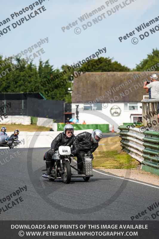 Vintage motorcycle club;eventdigitalimages;mallory park;mallory park trackday photographs;no limits trackdays;peter wileman photography;trackday digital images;trackday photos;vmcc festival 1000 bikes photographs